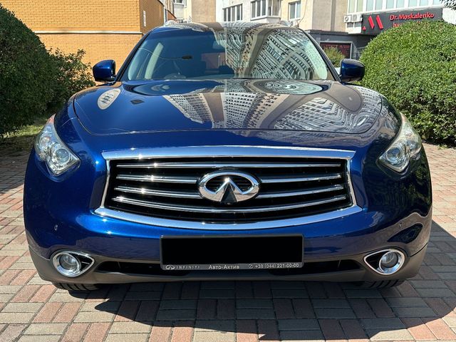 Infiniti QX70 - фото 5