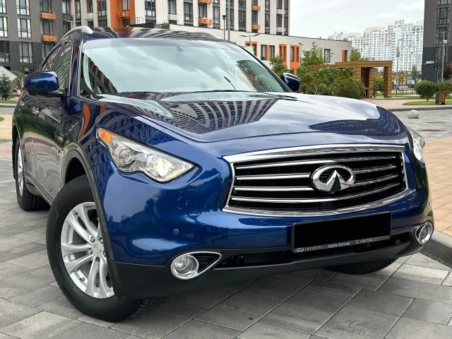 Infiniti QX70 - фото 1