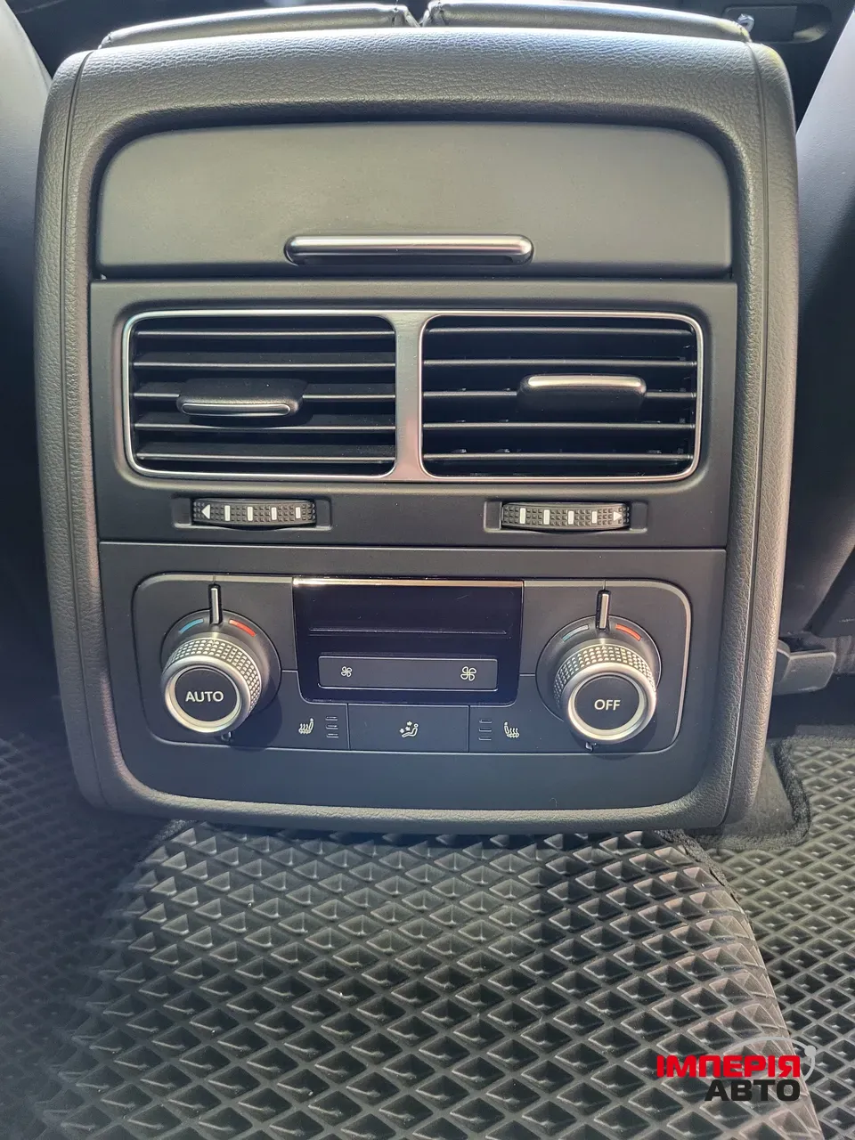 Volkswagen Touareg - фото 25