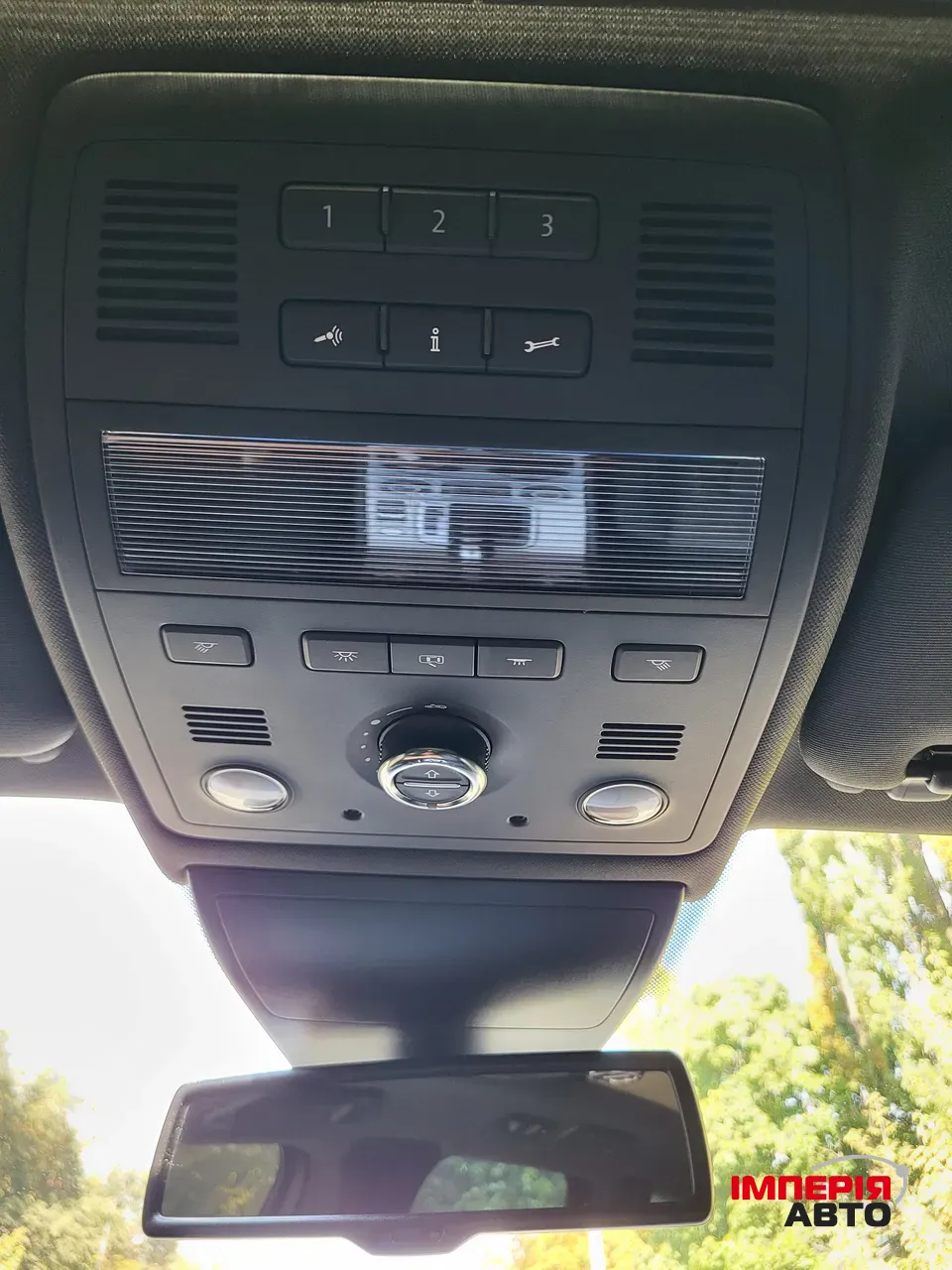 Volkswagen Touareg - фото 16