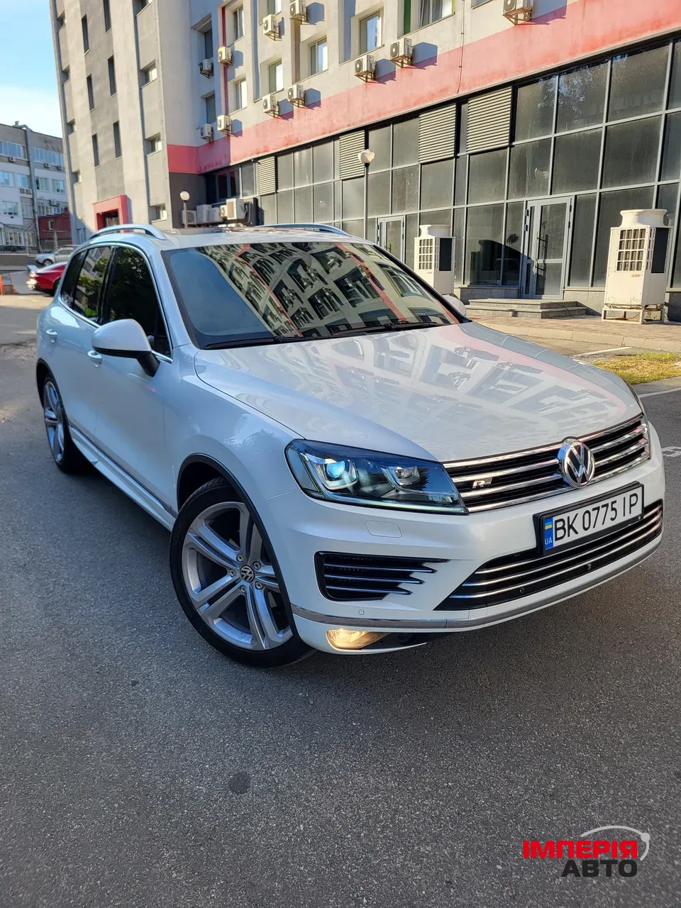 Volkswagen Touareg - фото 1