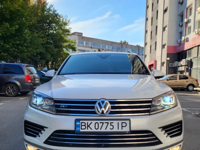 Volkswagen Touareg - фото 2