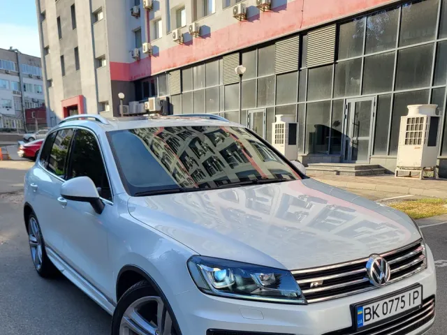 Volkswagen Touareg - фото 1
