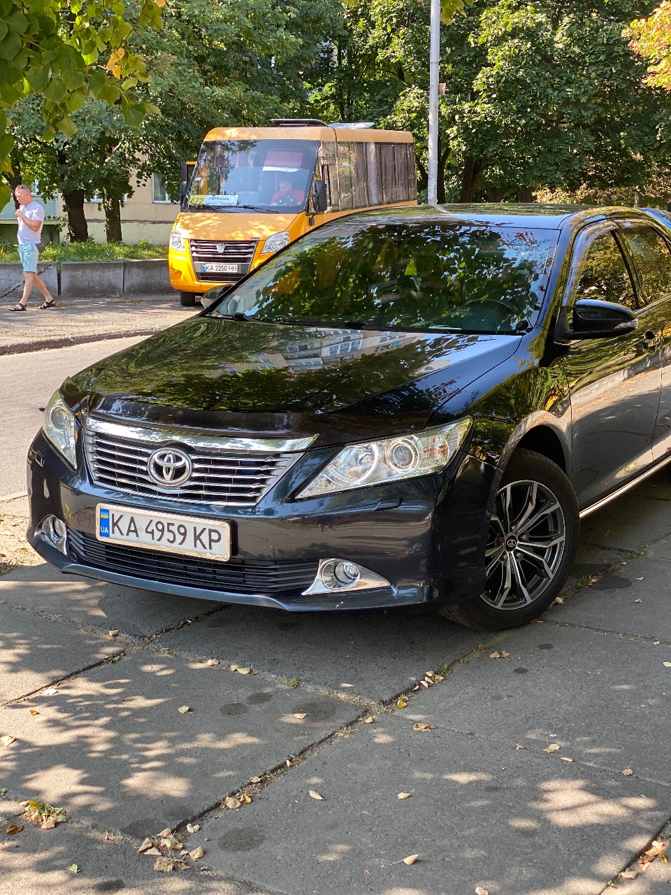 Toyota Camry - фото 1