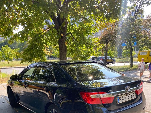 Toyota Camry - фото 2