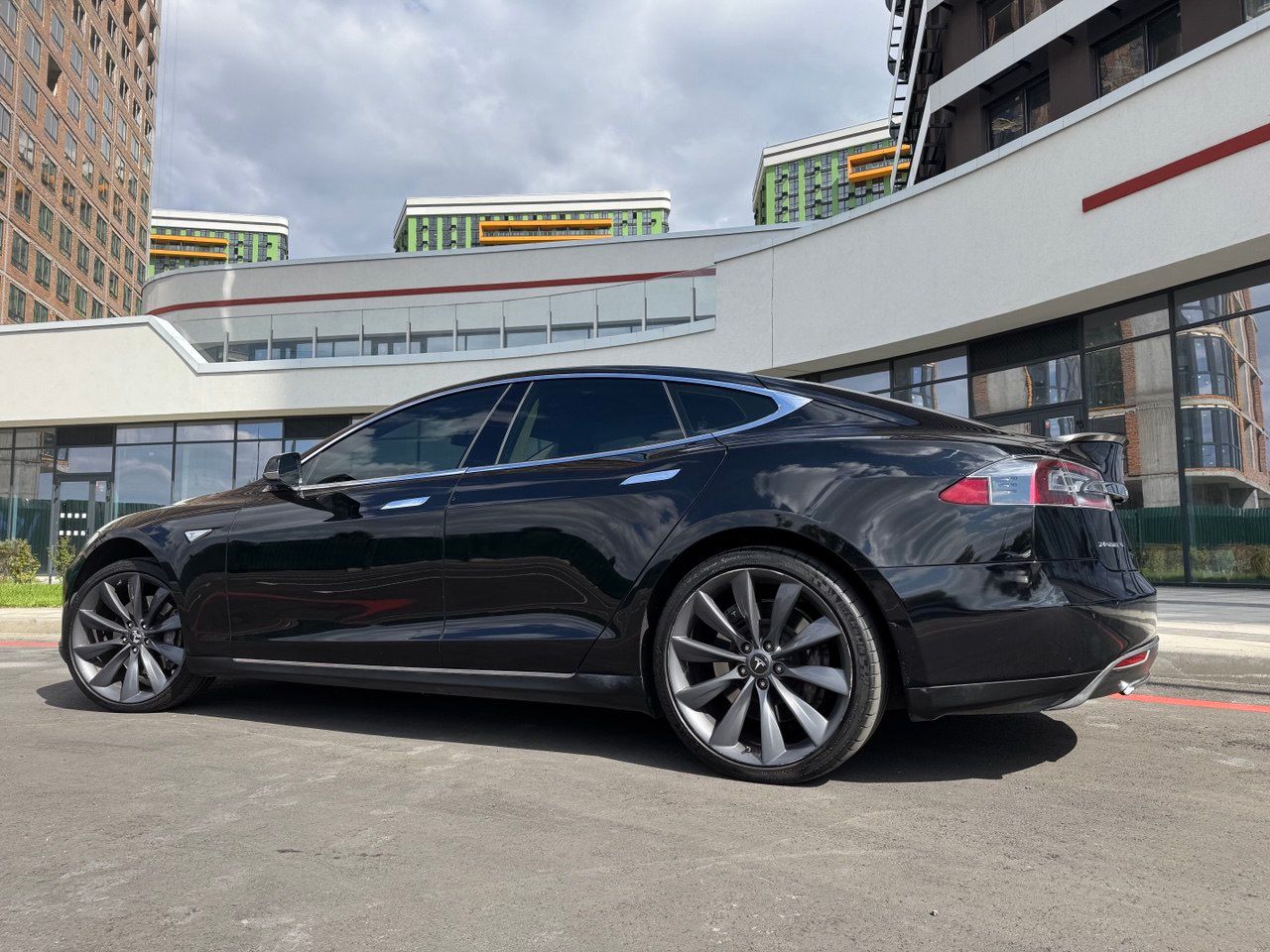 Tesla Model S - фото 8