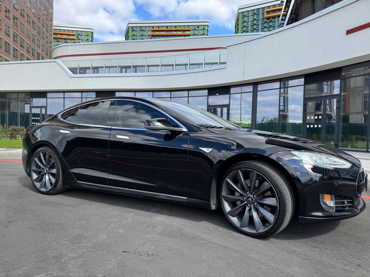 Tesla Model S - фото 12
