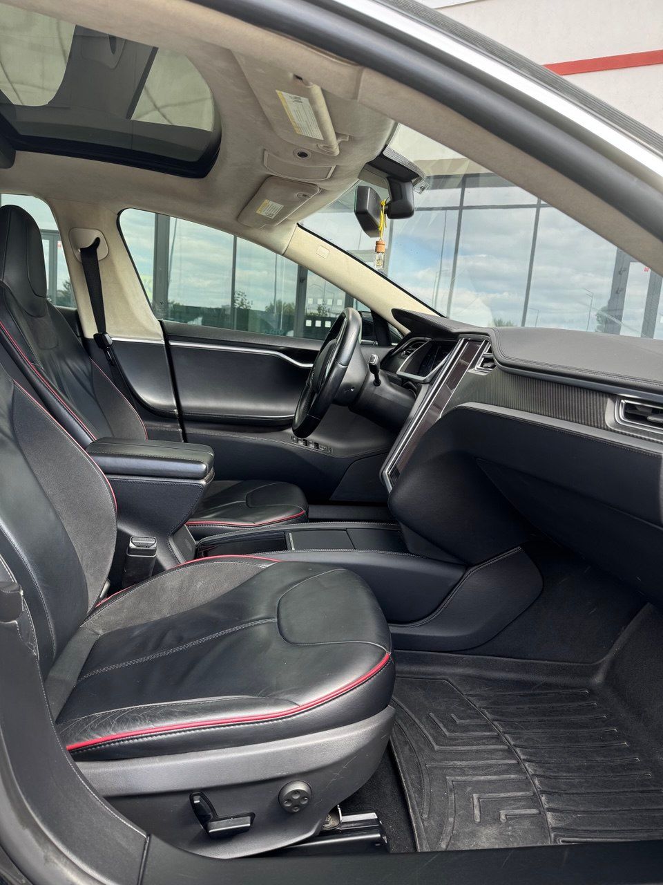 Tesla Model S - фото 5