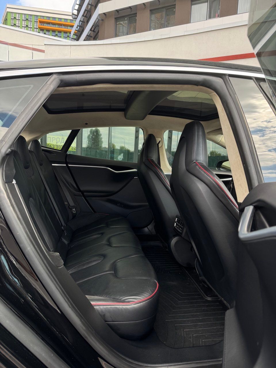 Tesla Model S - фото 7