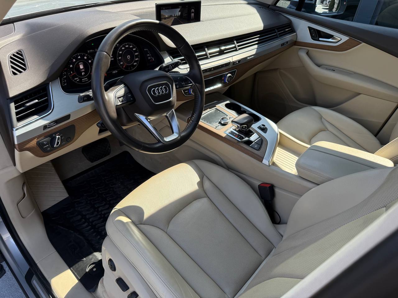 Audi Q7 - фото 32