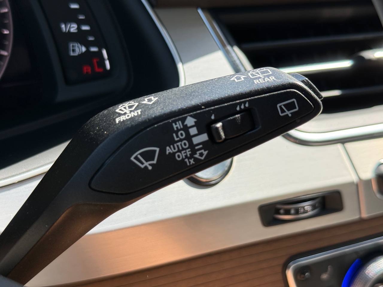 Audi Q7 - фото 37