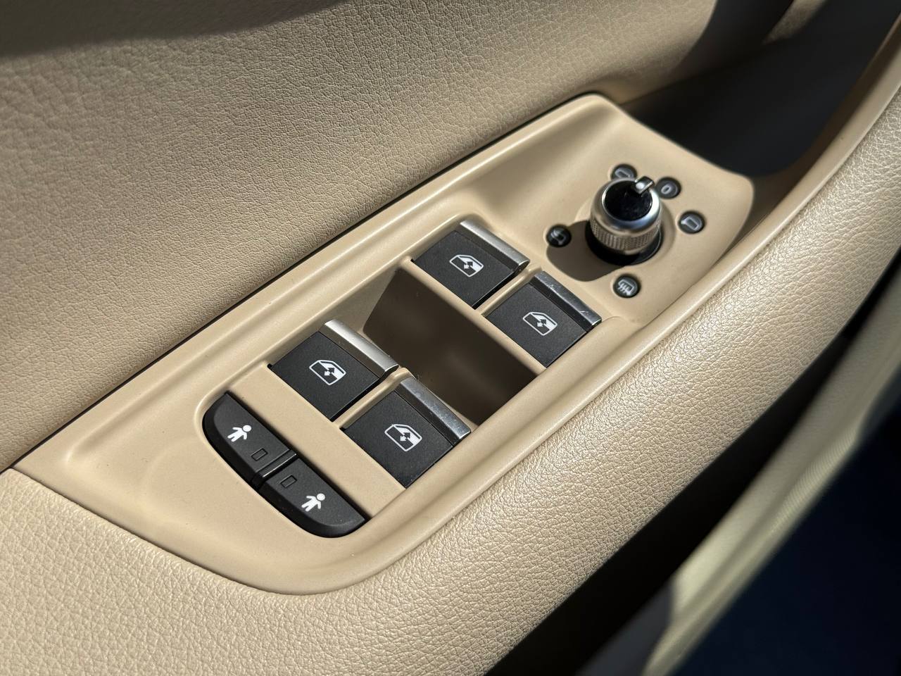 Audi Q7 - фото 25