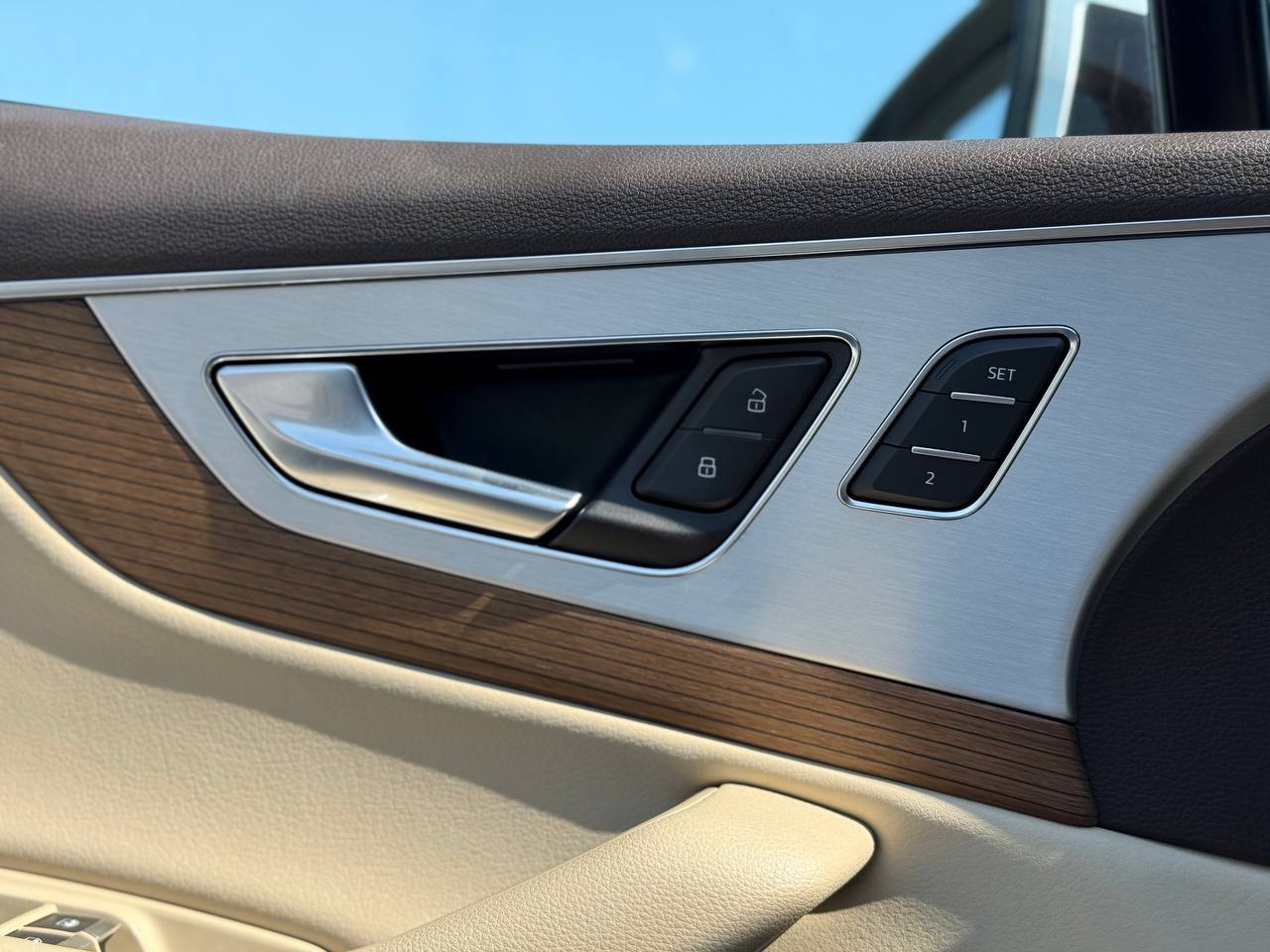 Audi Q7 - фото 27