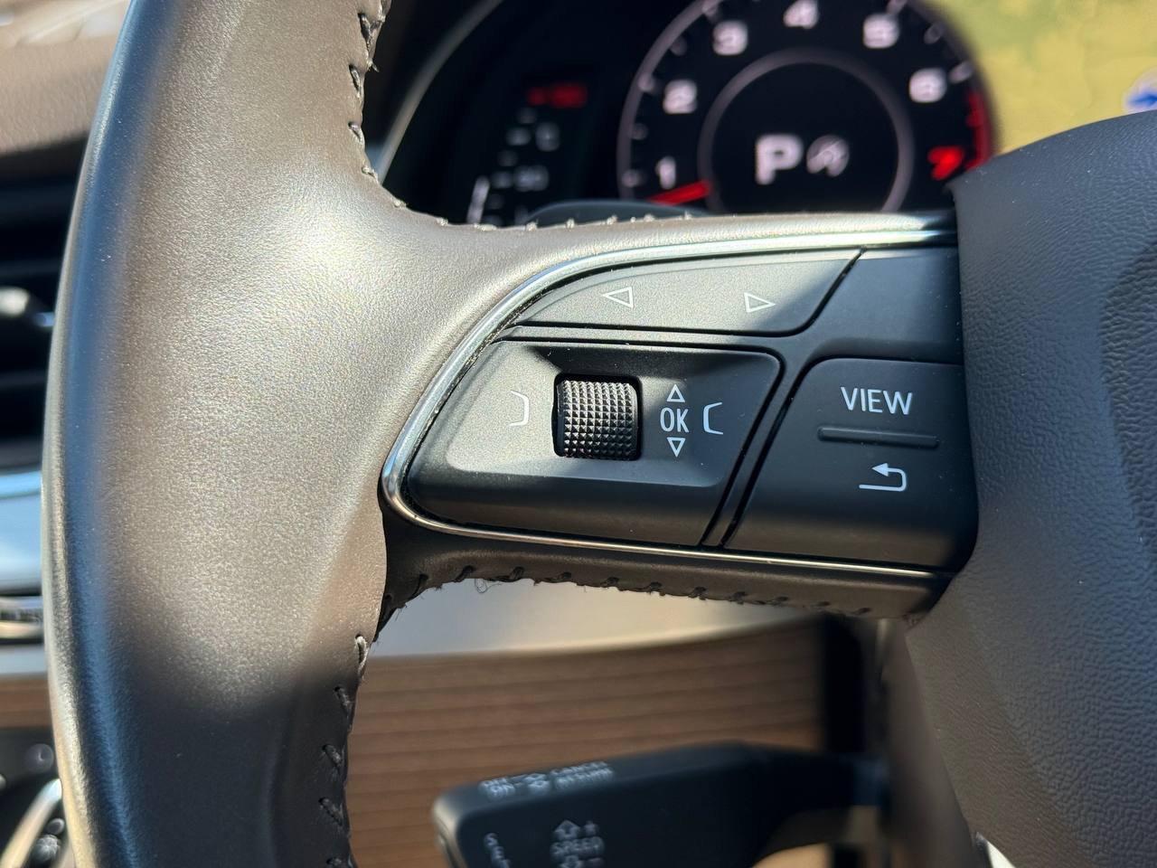 Audi Q7 - фото 35