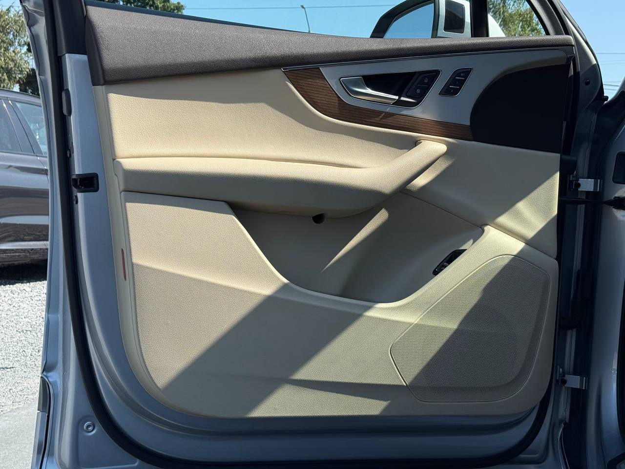 Audi Q7 - фото 24