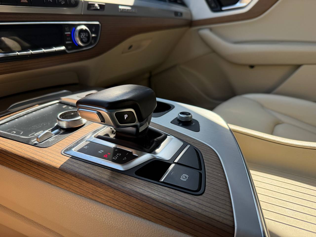 Audi Q7 - фото 44