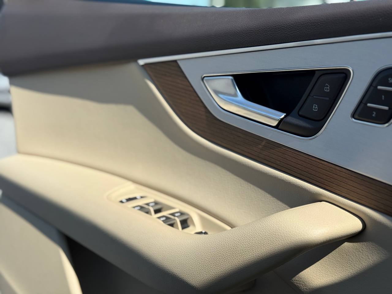 Audi Q7 - фото 29