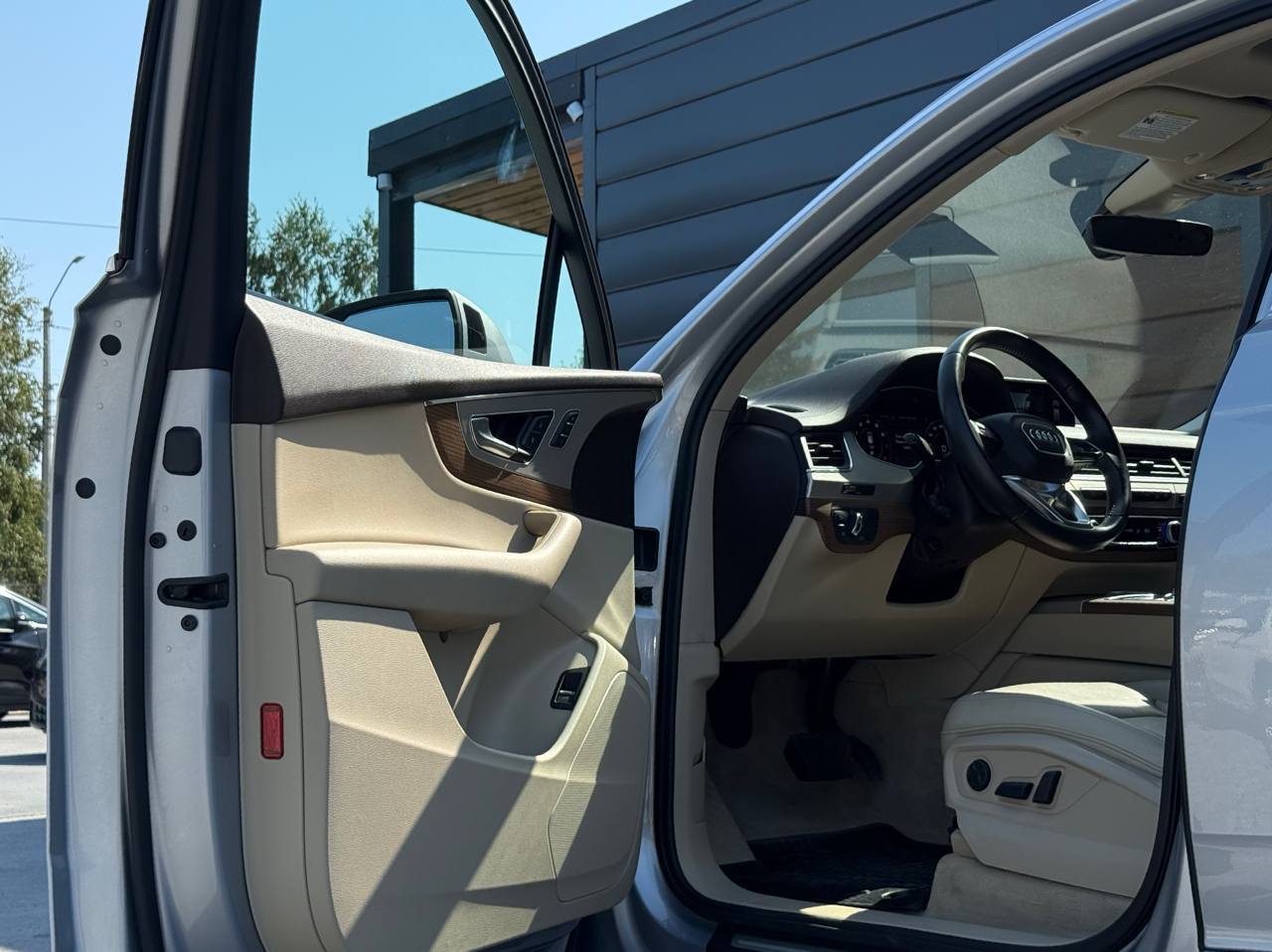 Audi Q7 - фото 23