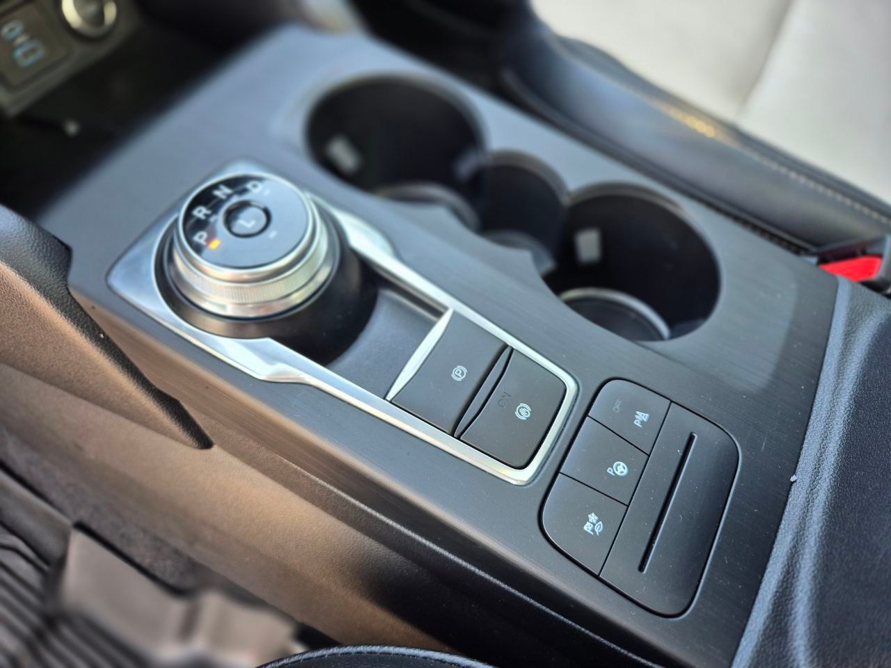 Ford Escape - фото 33