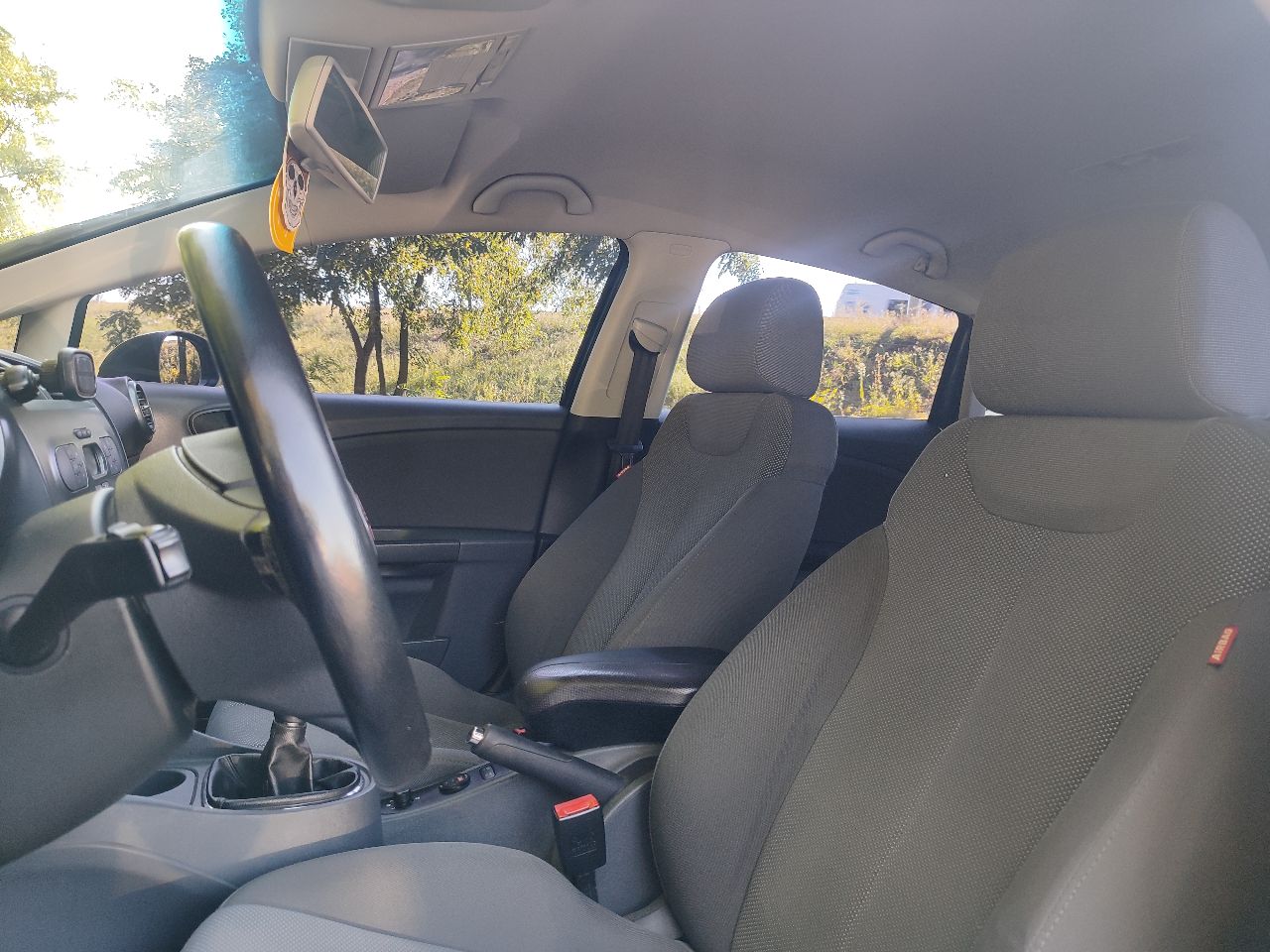 SEAT Leon - фото 15