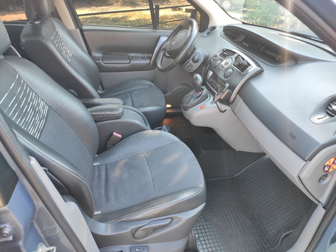 Renault Scenic - фото 9