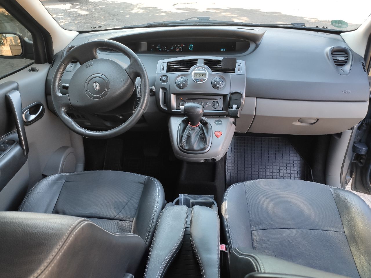 Renault Scenic - фото 4