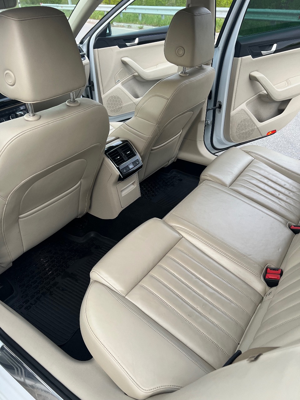 Skoda Superb - фото 12