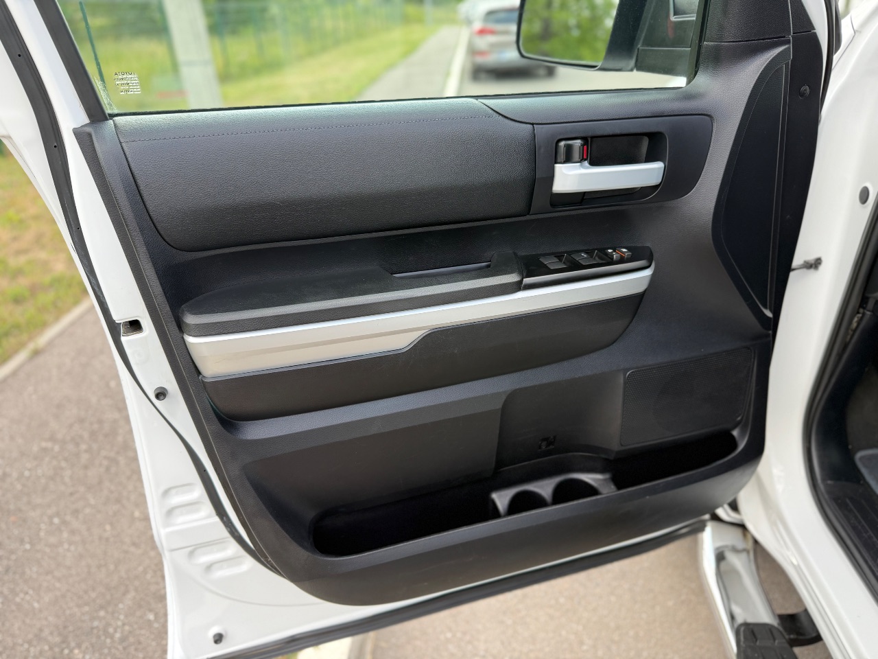 Toyota Tundra - фото 9