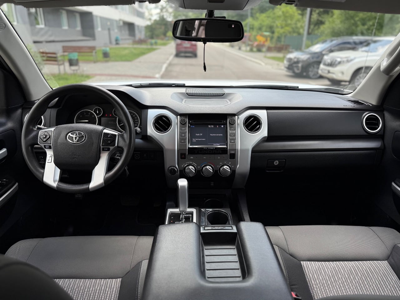 Toyota Tundra - фото 12