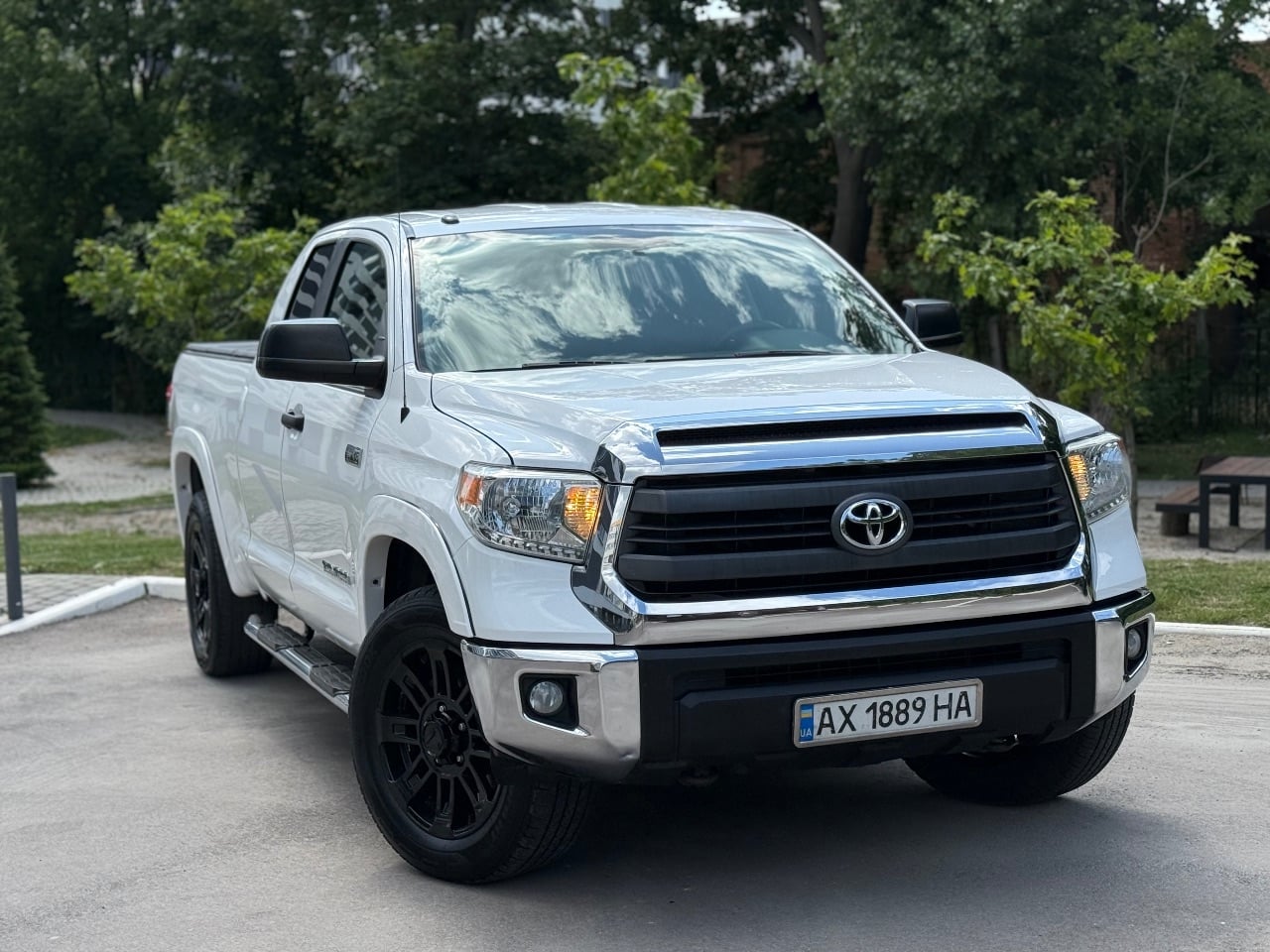 Toyota Tundra - фото 1