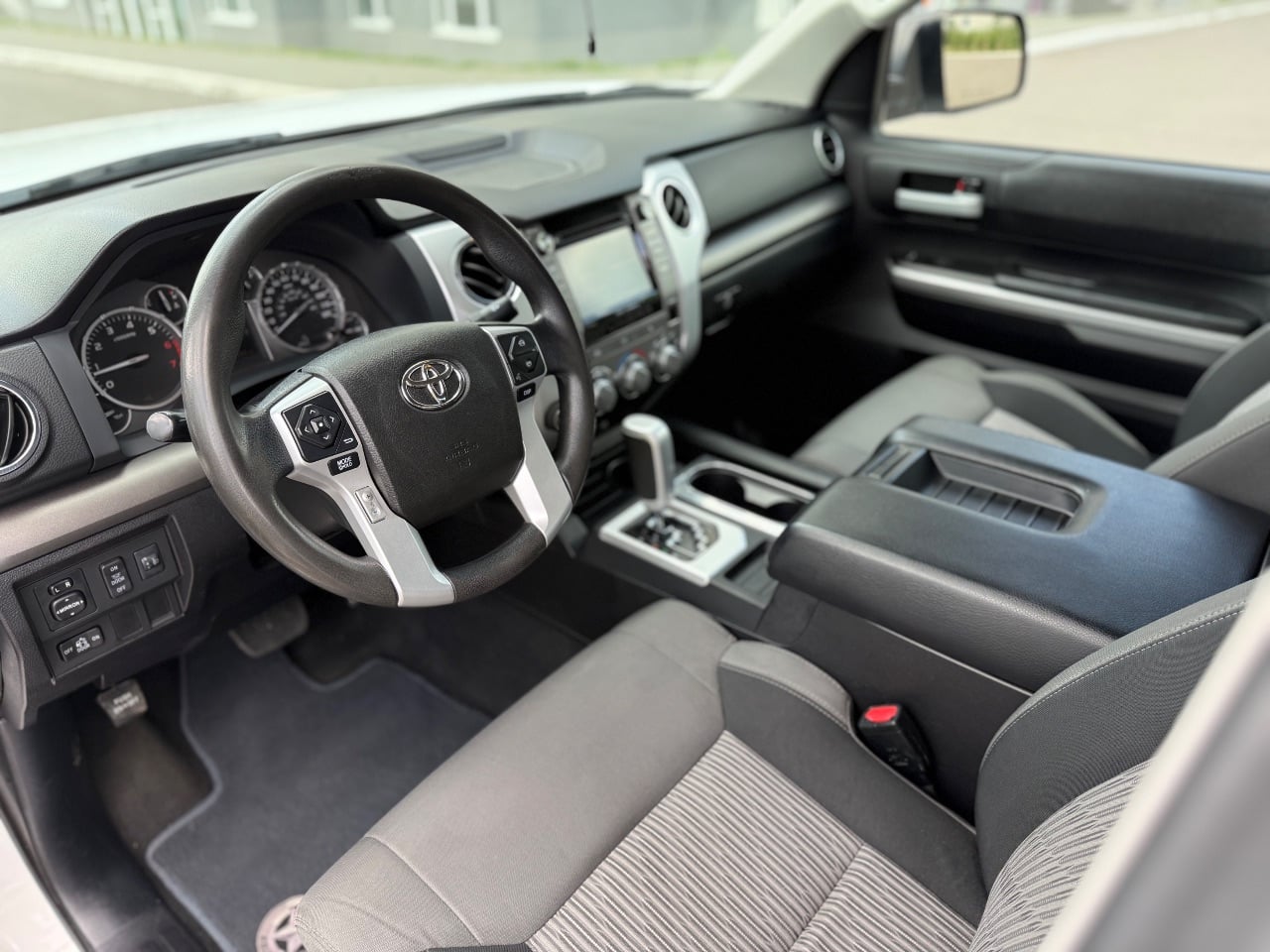Toyota Tundra - фото 8