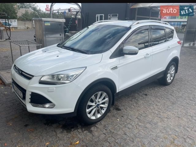 Ford Kuga - фото 1