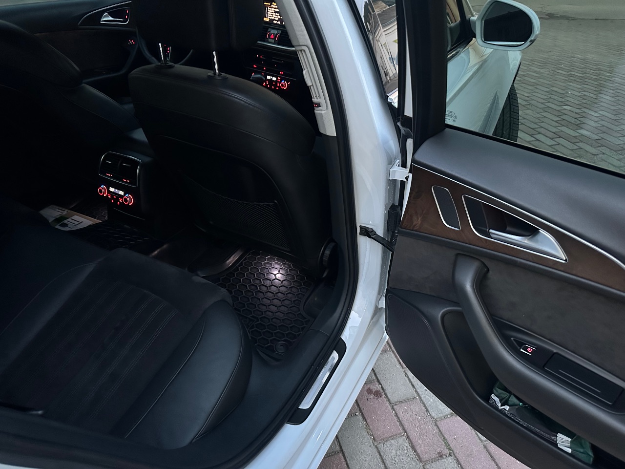 Audi A6 - фото 13