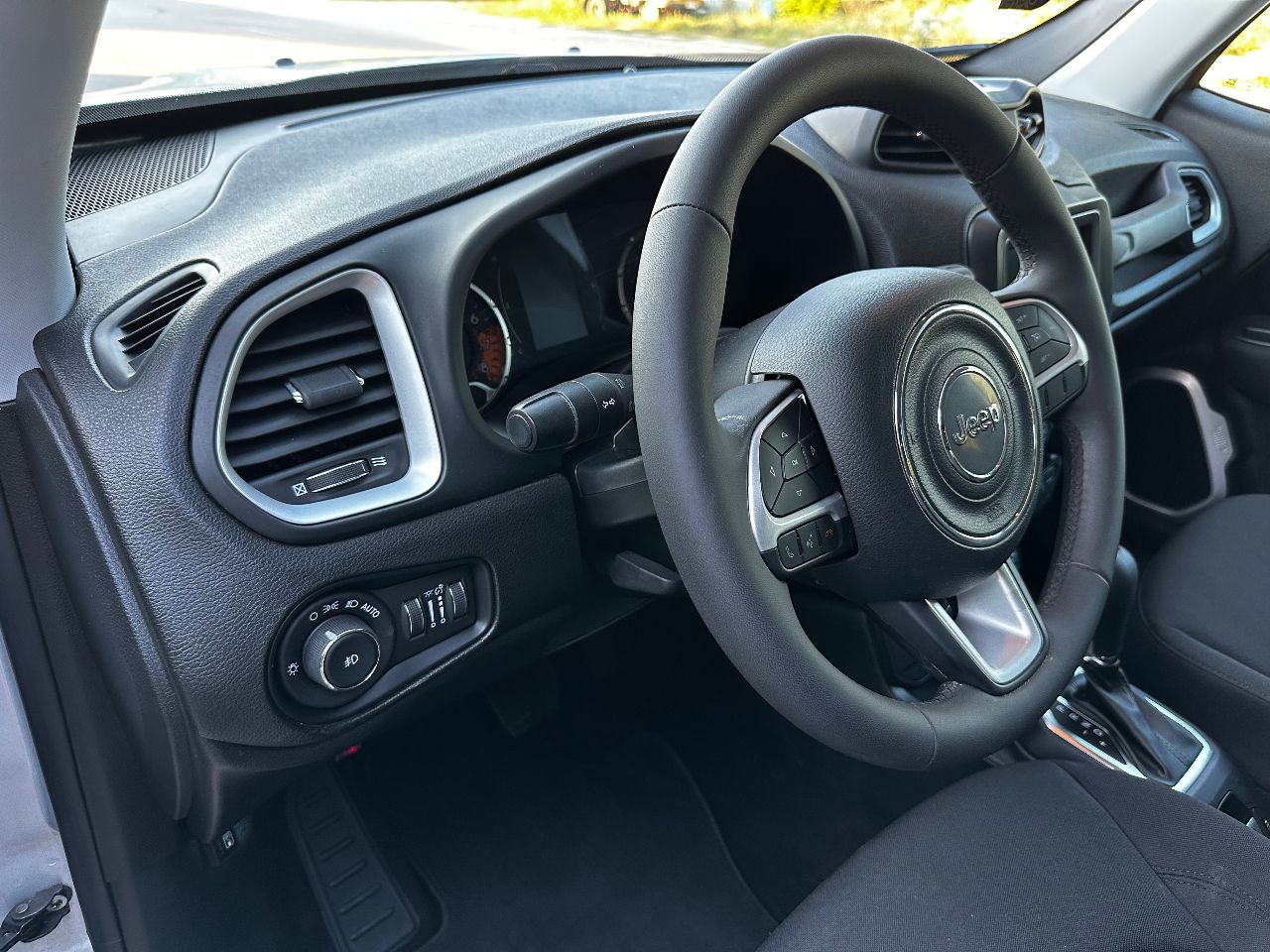 Jeep Renegade - фото 10