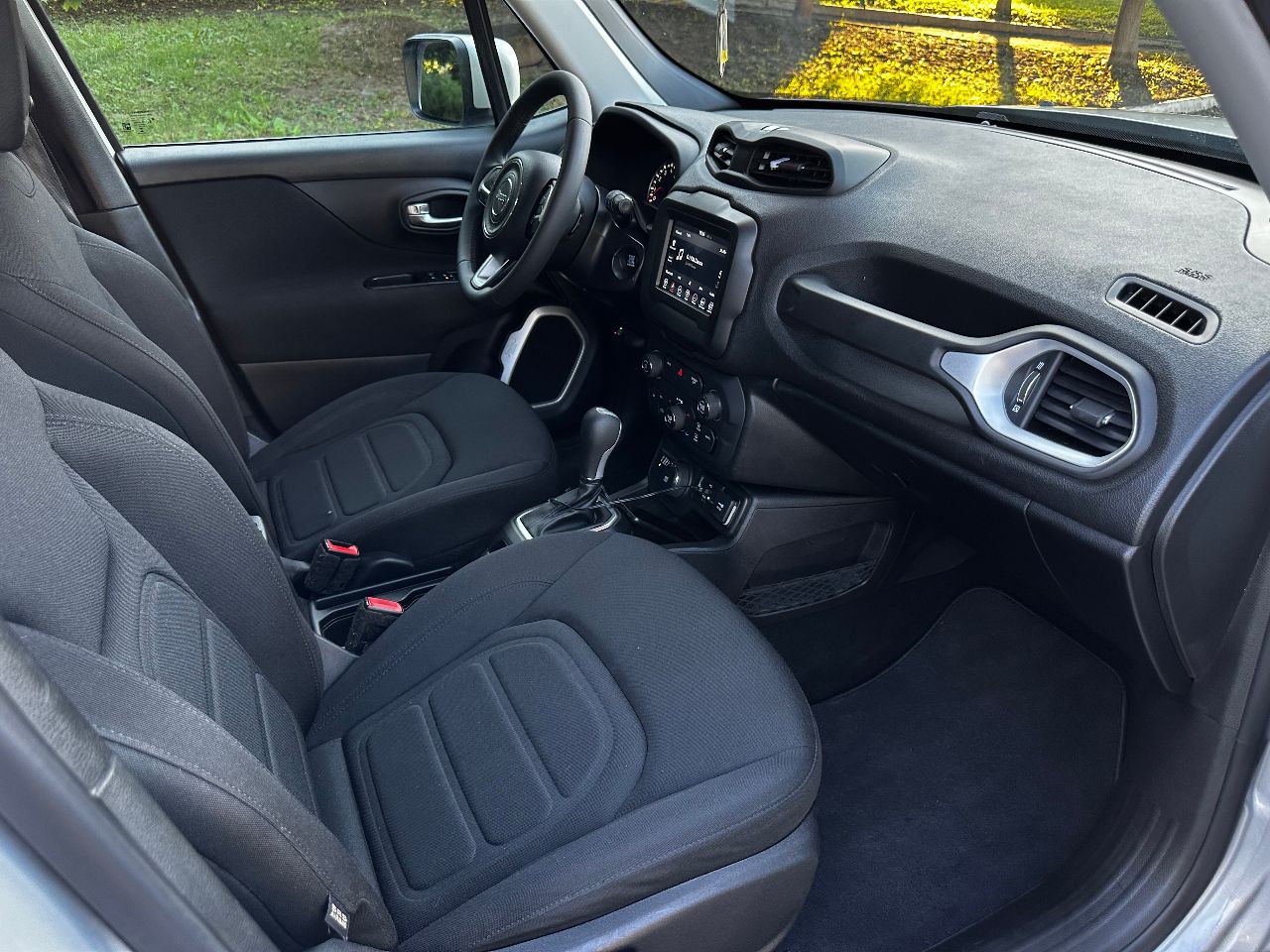 Jeep Renegade - фото 16