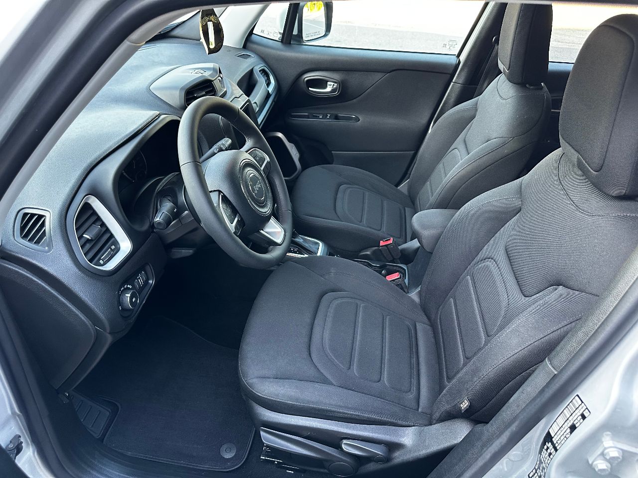 Jeep Renegade - фото 9