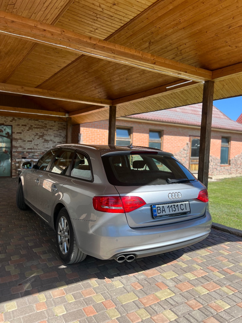 Audi A4 - фото 8