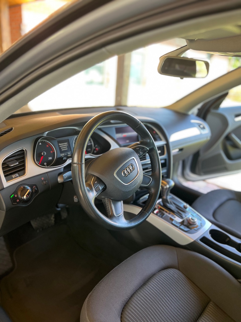 Audi A4 - фото 10