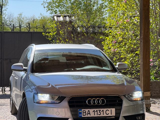 Audi A4 - фото 2