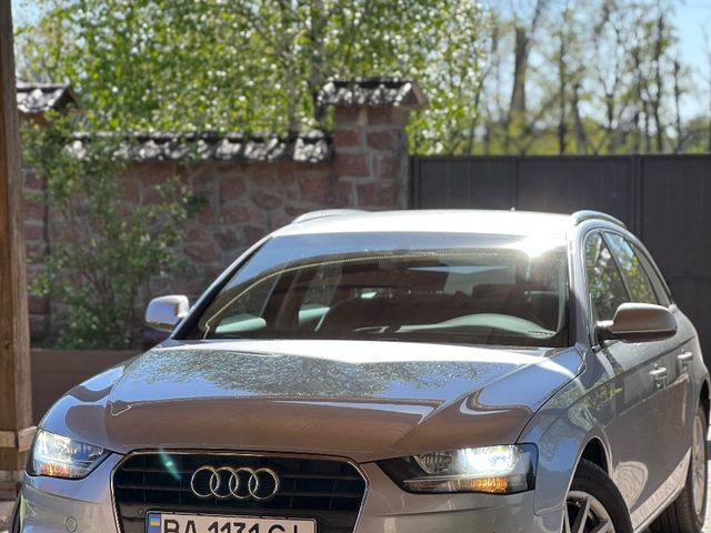 Audi A4 - фото 1