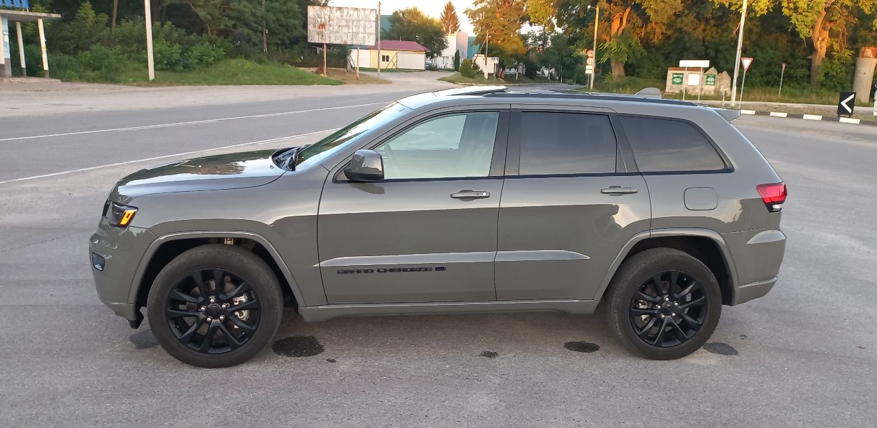 Jeep Grand Cherokee - фото 3