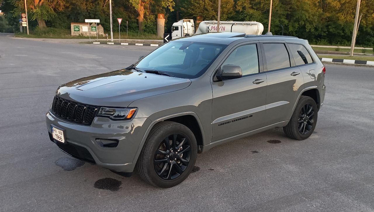 Jeep Grand Cherokee - фото 2