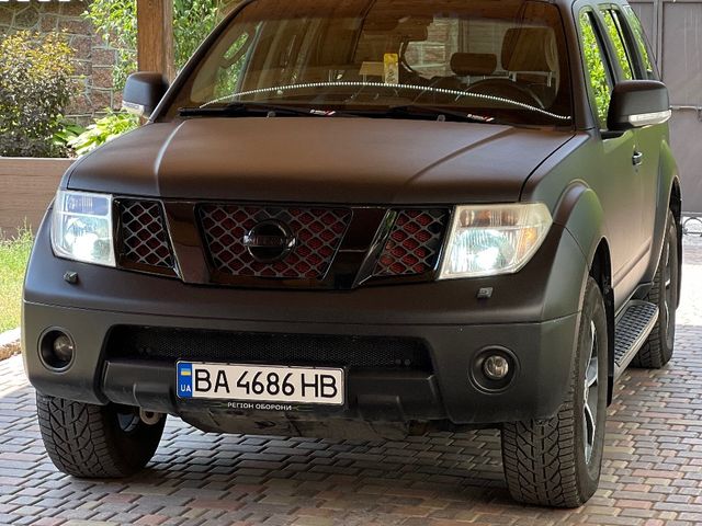 Nissan Pathfinder - фото 1