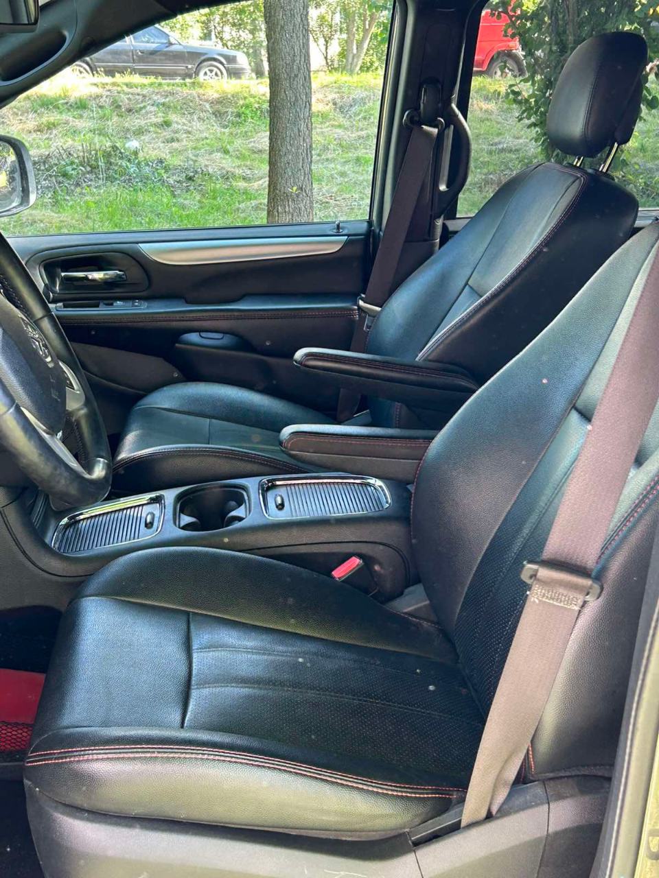 Dodge Caravan - фото 16