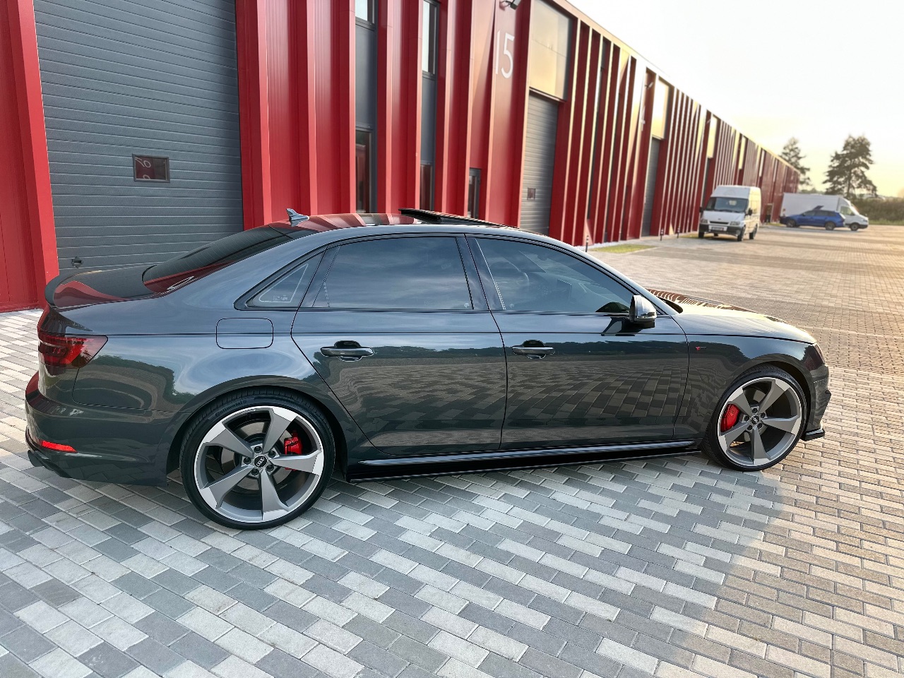 Audi A4 - фото 9
