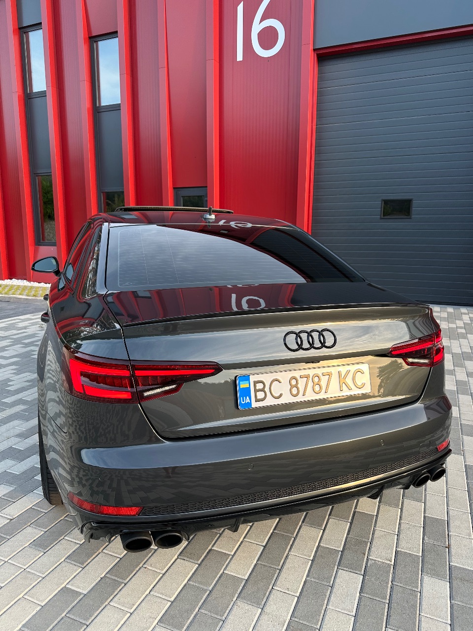 Audi A4 - фото 14