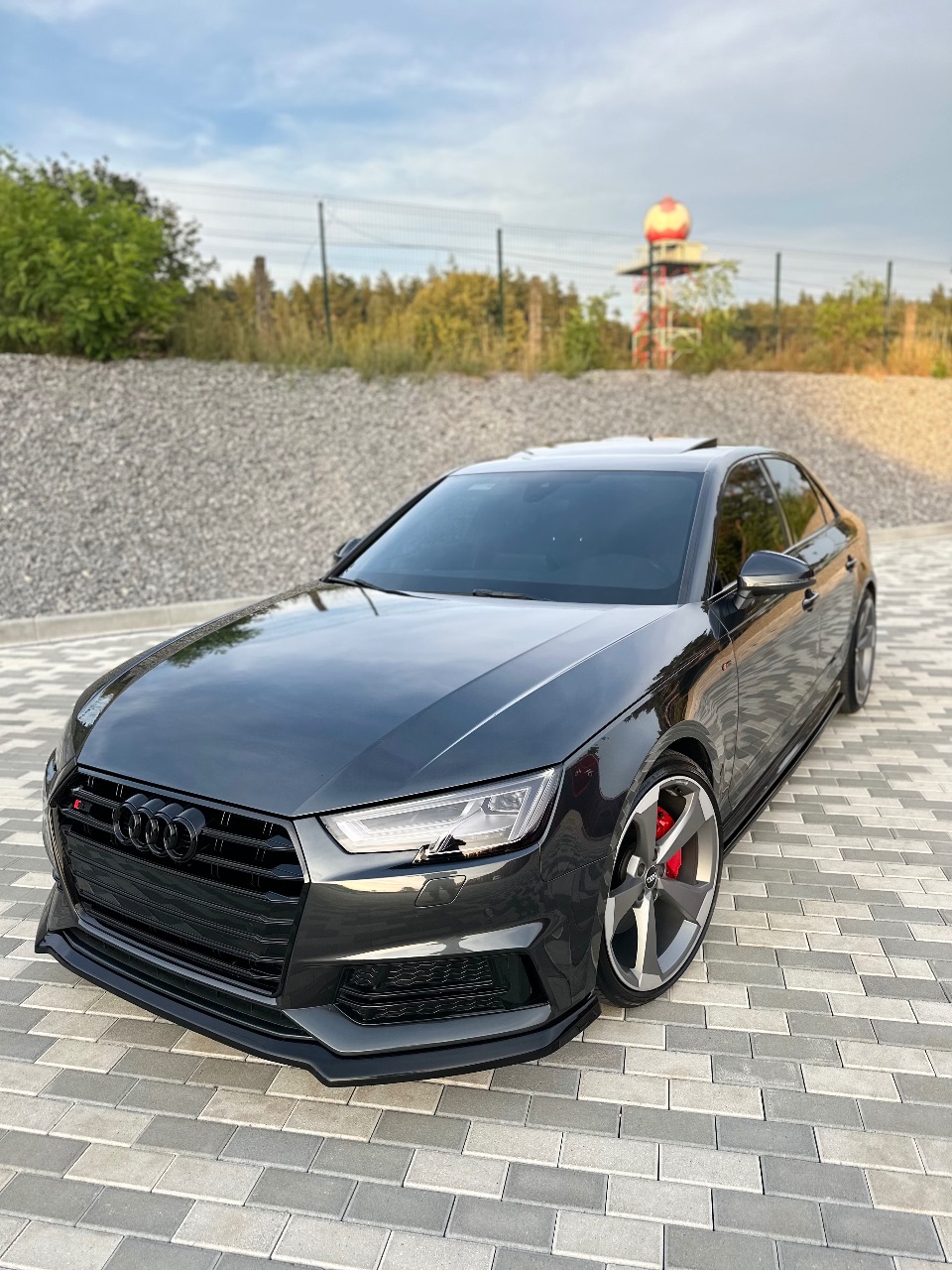 Audi A4 - фото 32