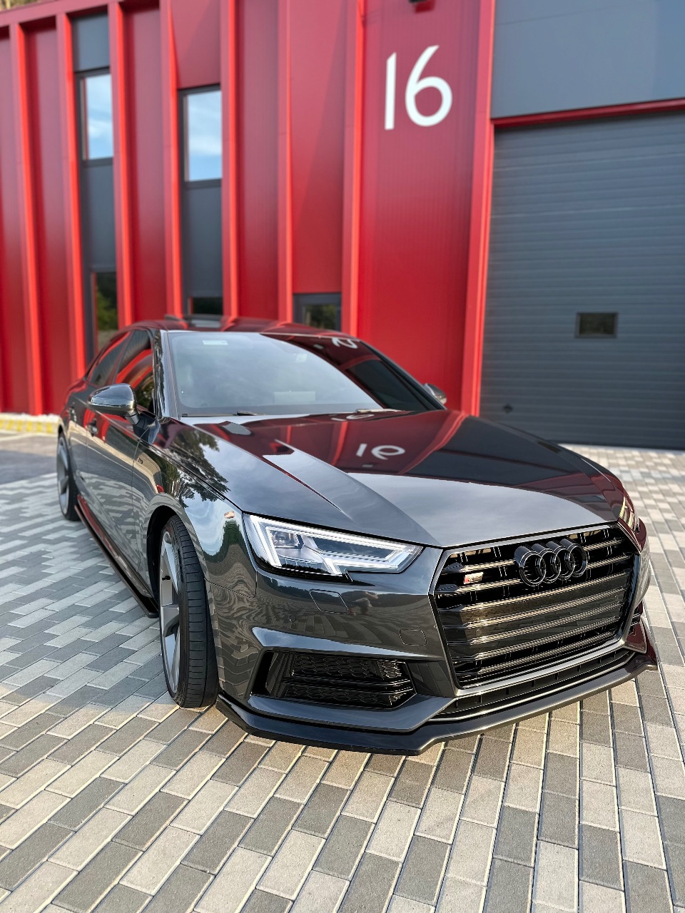 Audi A4 - фото 7