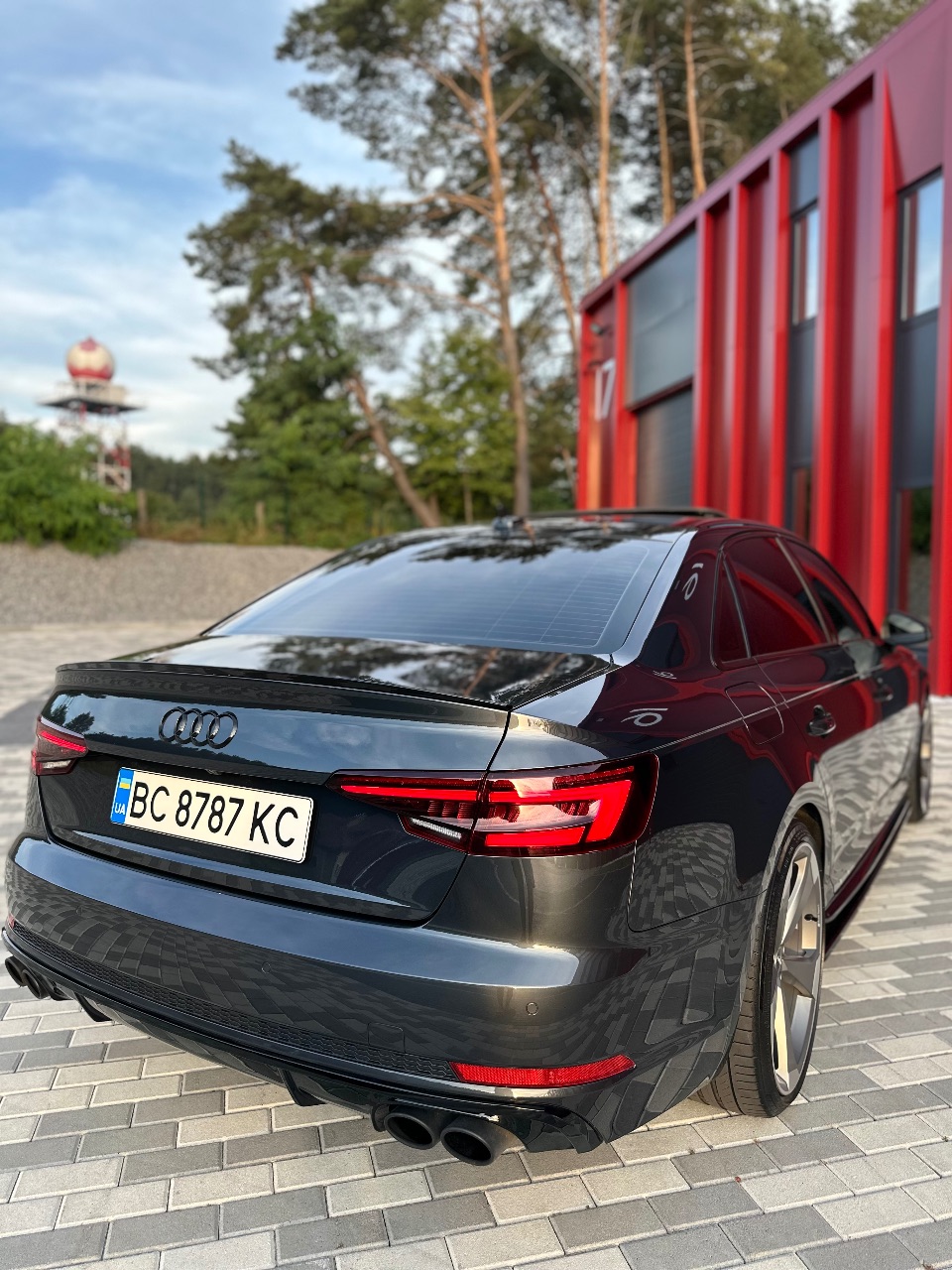 Audi A4 - фото 15