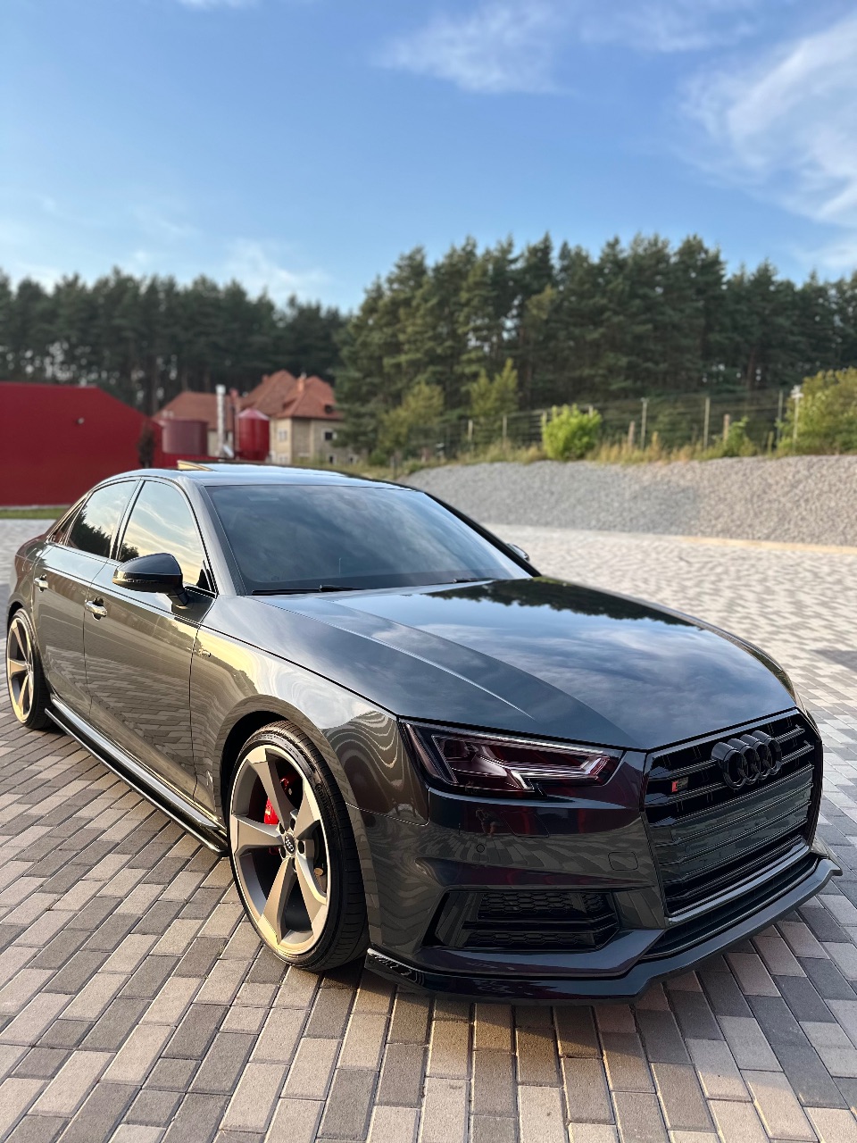 Audi A4 - фото 19